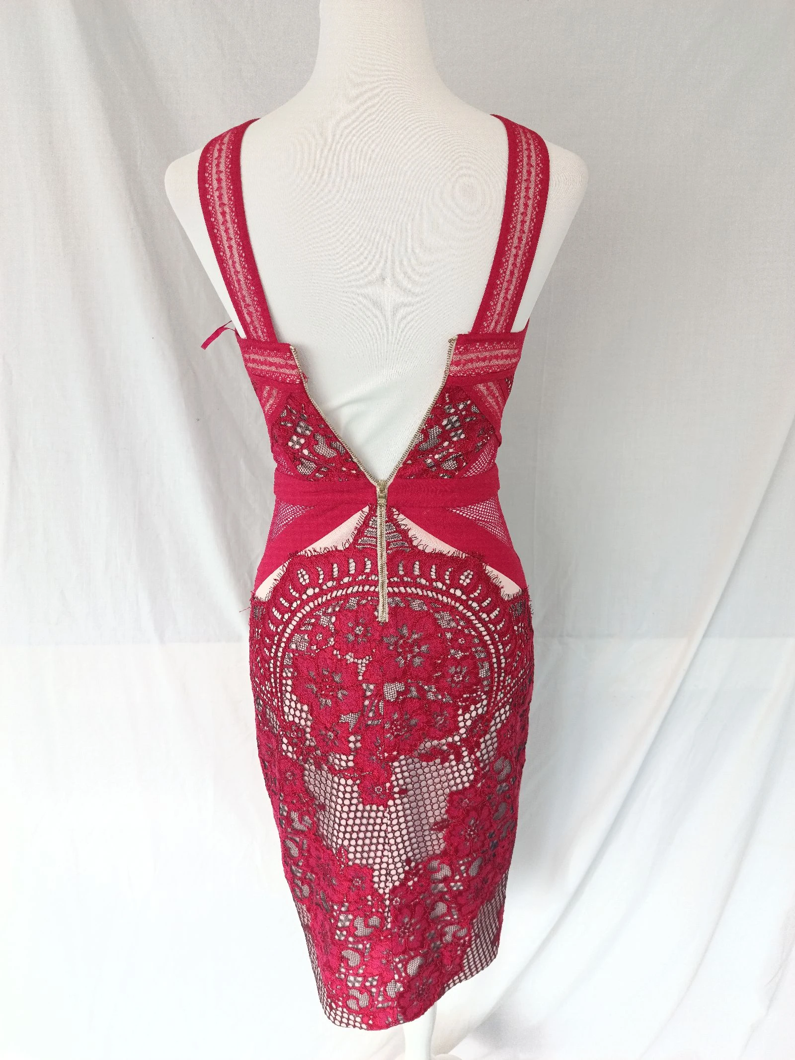 Vestido chic sexy rojo con encaje Three Floor by Liza Korn Talla XS nuevo – photo 5